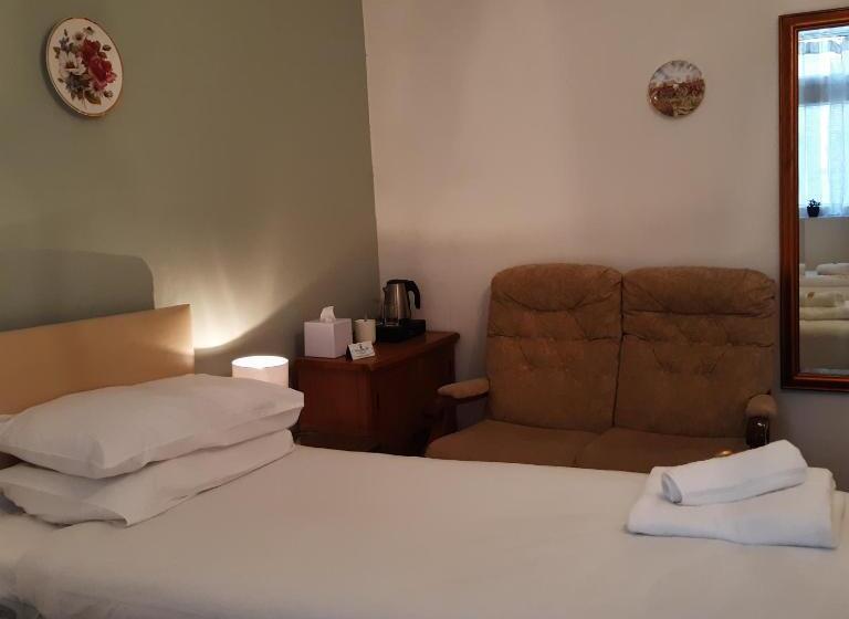 Quarto Estandar, The Merrydale Guest House