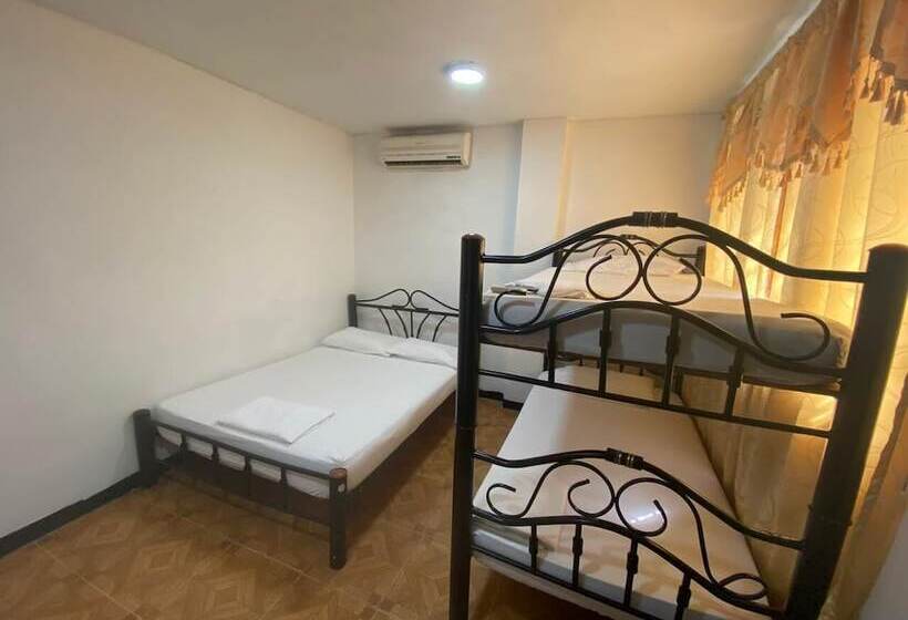 اتاق استاندارد چهار تخته, Hostal El Exito