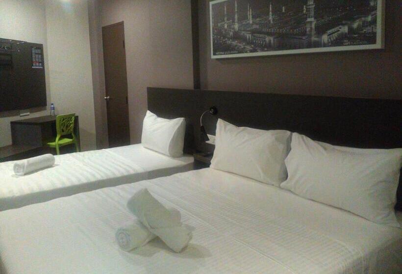 Трехместный Номер Deluxe, The Loftplaza