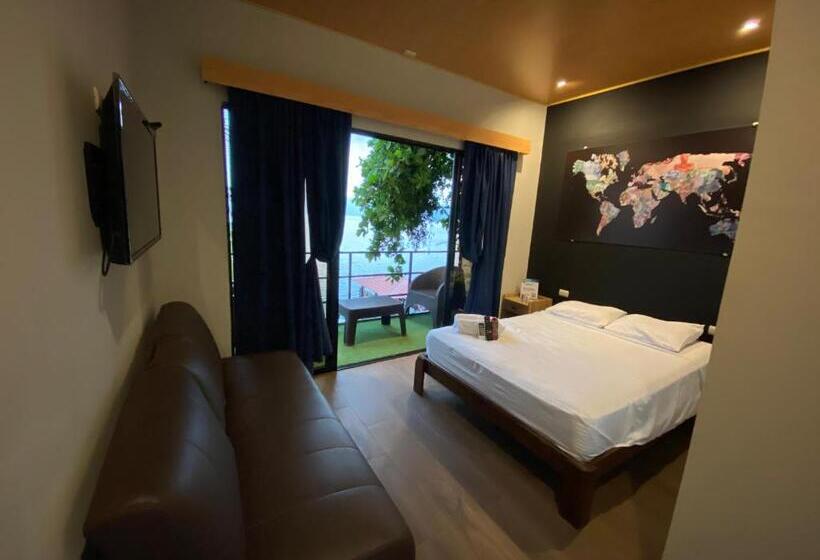 اتاق لوکس با بالکن, Captain Morgan Hostel Lake Coatepeque