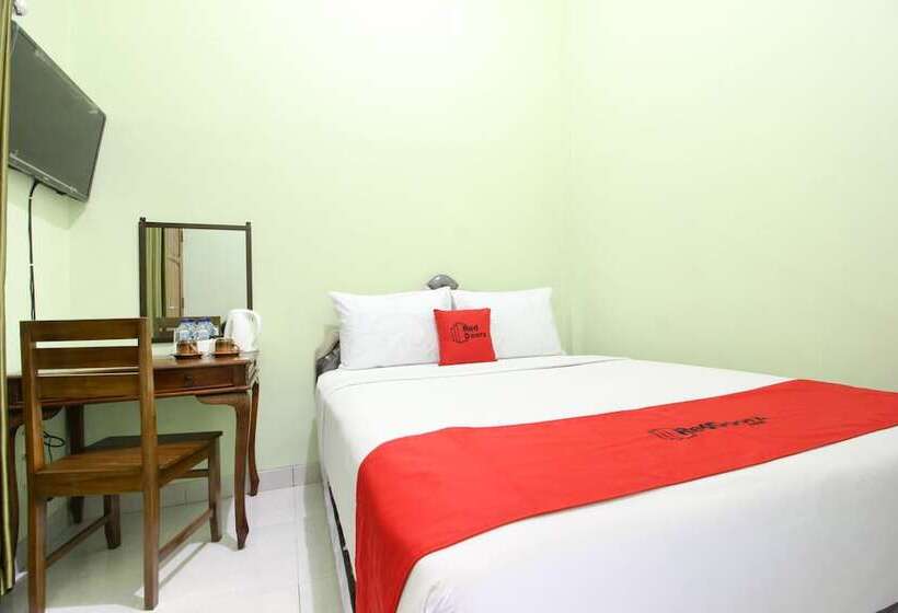 Номер Стандарт, Reddoorz Plus Near Taman Sari
