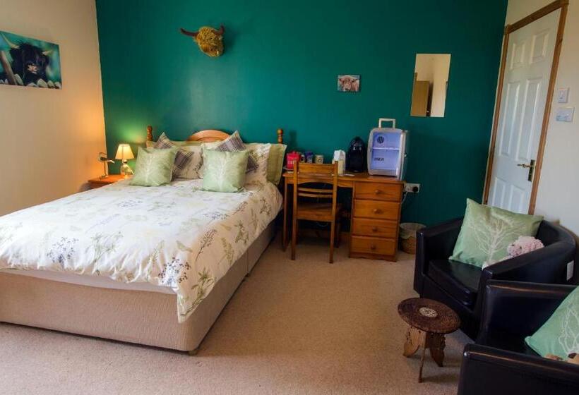 Трехместный Номер Стандарт Вид на Сад, The Hawthorns B & B