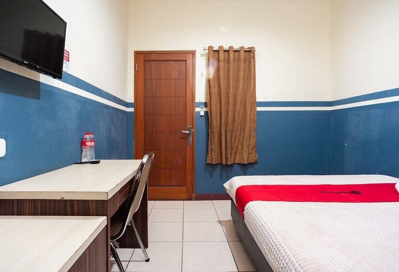 Номер Economy, Reddoorz Plus Near Universitas Indonesia