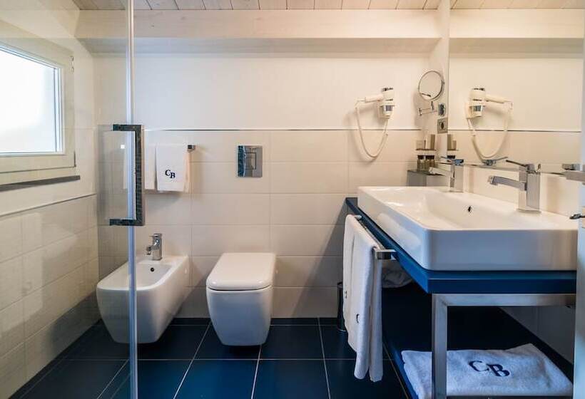 Quarto Superior, Cafe Bleu Relais