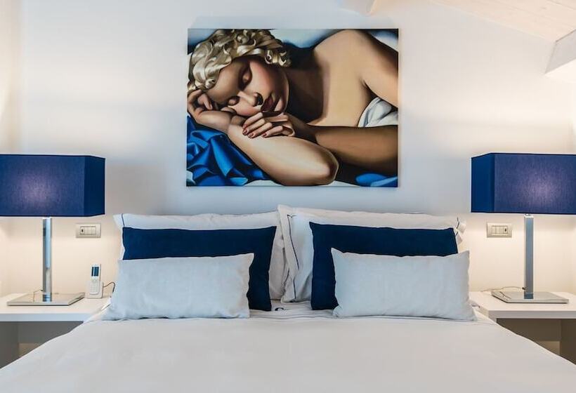 Quarto Superior, Cafe Bleu Relais