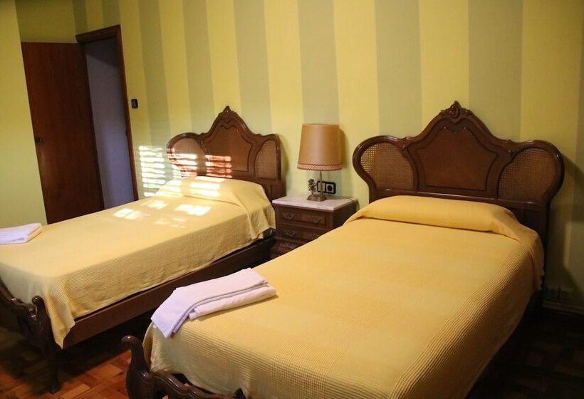 Шале 1 Спальня, Hostal Burgalés