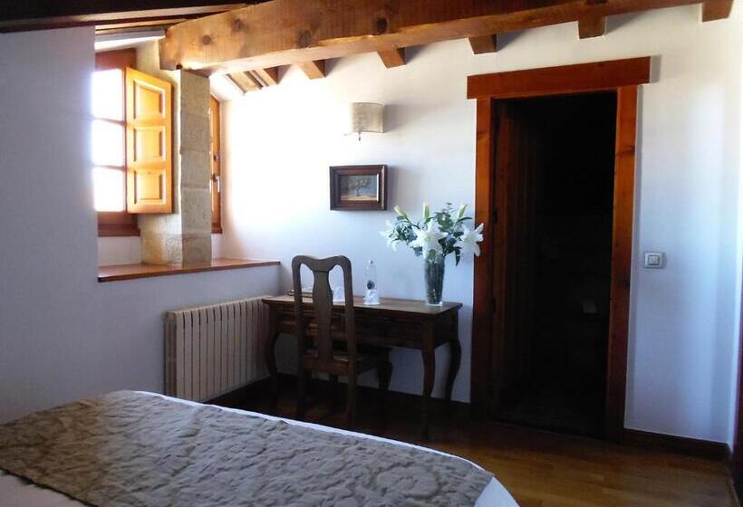 Полулюкс, Posada Torre Palacio La Taxuela