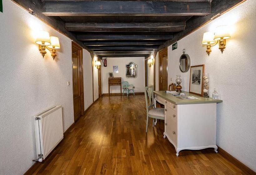 Номер Стандарт Вид на Озеро, Hostal Etxeberri