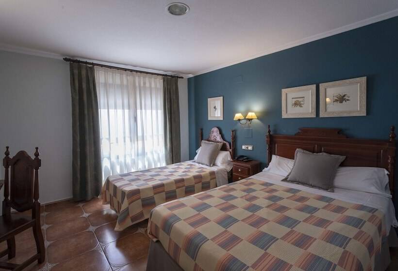 Номер Стандарт Трехместный, Hostal La Posada