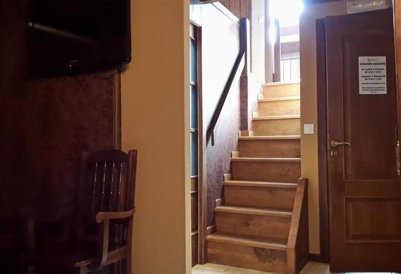 Номер Deluxe, Hostal Medievo