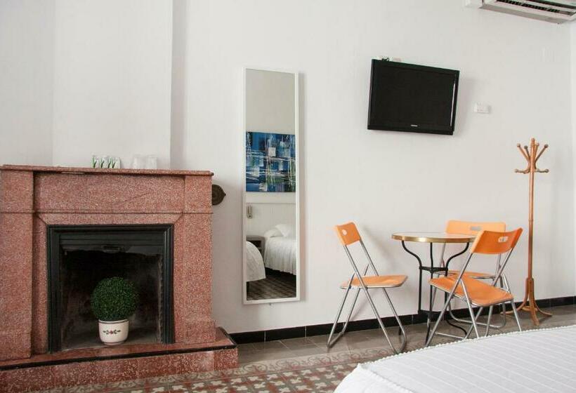 اتاق استاندارد چهار تخته, Hostal La Florida