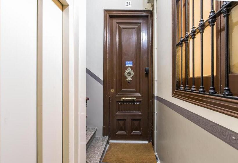 Номер Стандарт с Балконом, El Born Guest House By Casa Consell