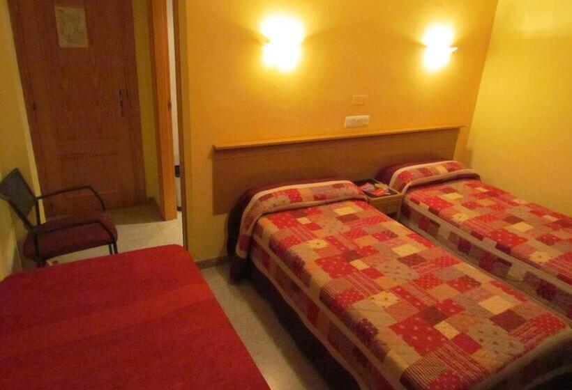 Четырехместный Номер Стандарт, Hostal Las Rumbas