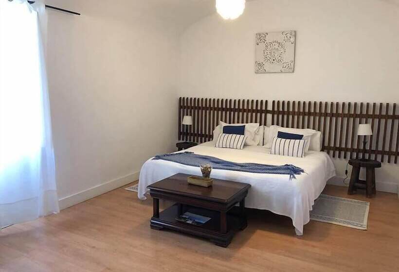 سوییت خانوادگی, Avis Guesthouse