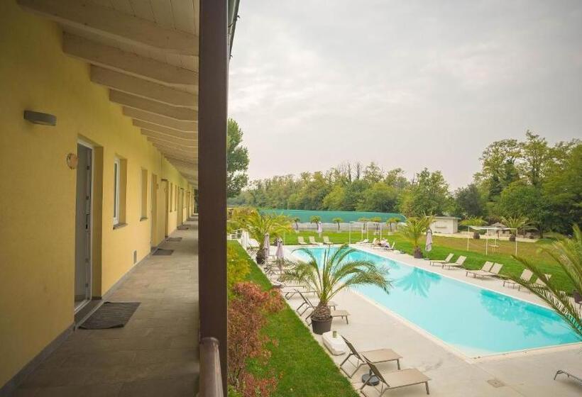 اتاق استاندارد سه تخته با چشم‌انداز استخر, Agriturismo Dolce Luna