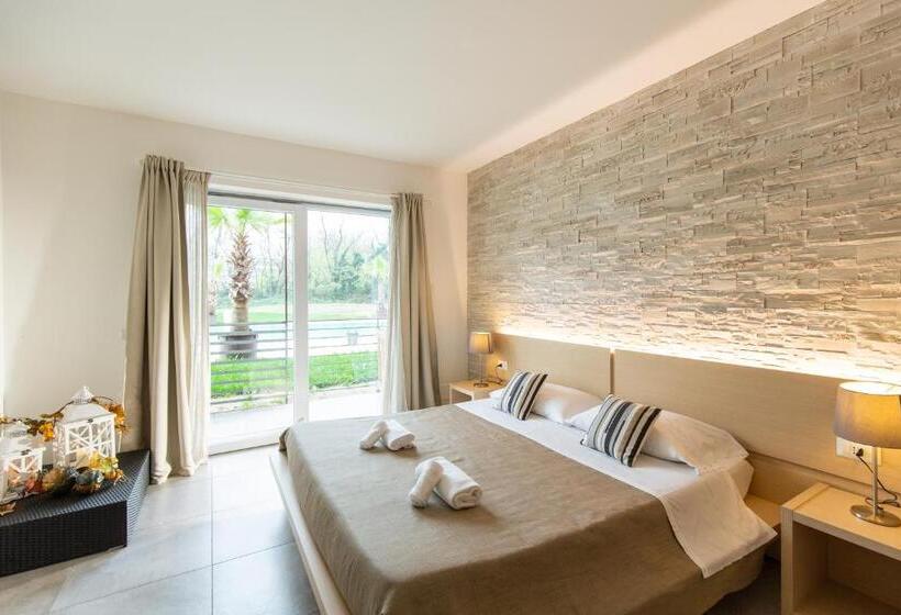 اتاق استاندارد سه تخته با چشم‌انداز استخر, Agriturismo Dolce Luna