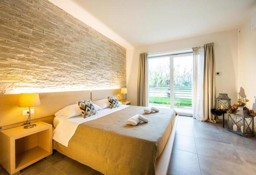اتاق استاندارد سه تخته با چشم‌انداز استخر, Agriturismo Dolce Luna