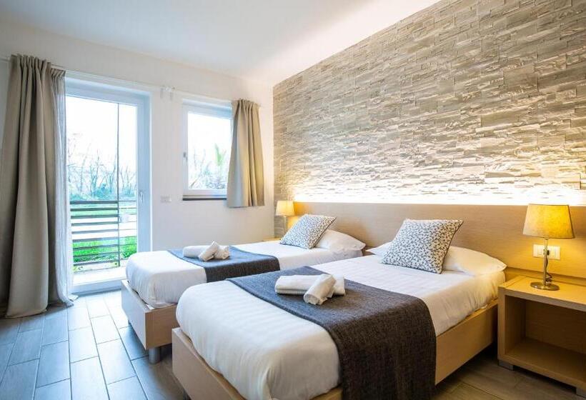 اتاق استاندارد با چشم‌انداز استخر, Agriturismo Dolce Luna