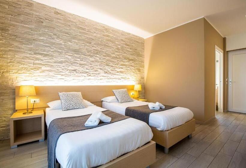 اتاق استاندارد با چشم‌انداز استخر, Agriturismo Dolce Luna