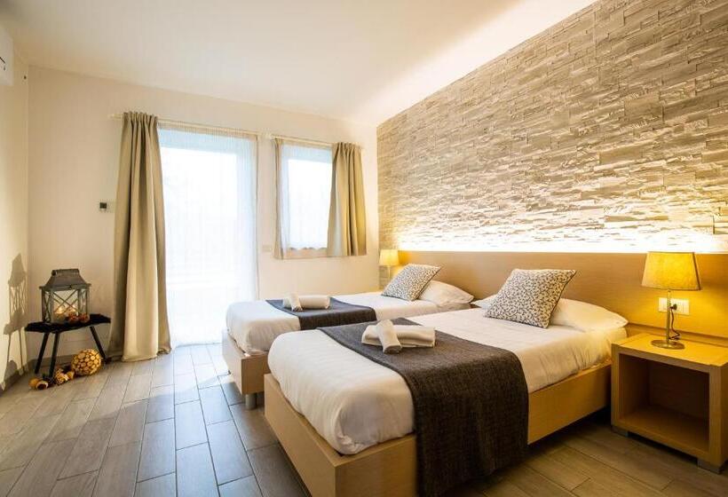 اتاق استاندارد با چشم‌انداز استخر, Agriturismo Dolce Luna