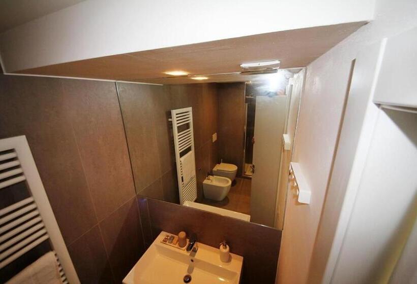 غرفة قياسية ثلاثية, Ral 7039