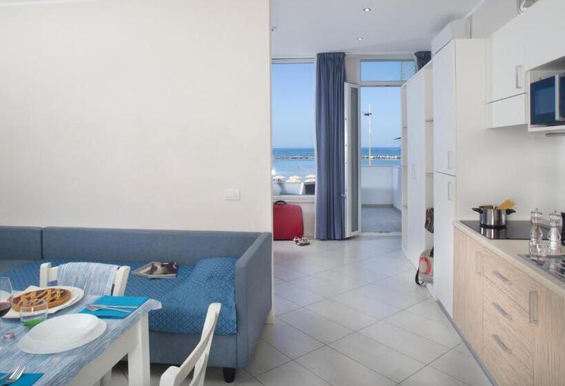 استودیوی استاندارد با چشم‌انداز دریا, White Suite & Apartments