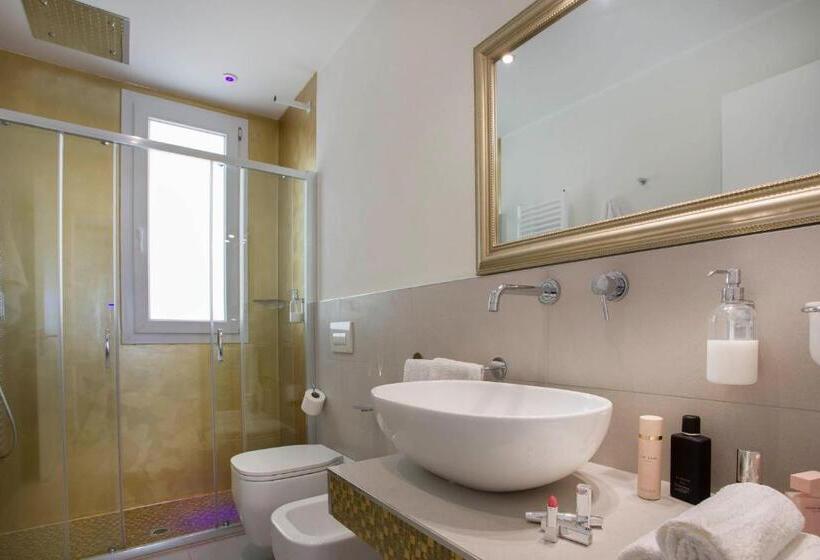 1 Bedroom Penthouse Apartment, White Suite & Apartments