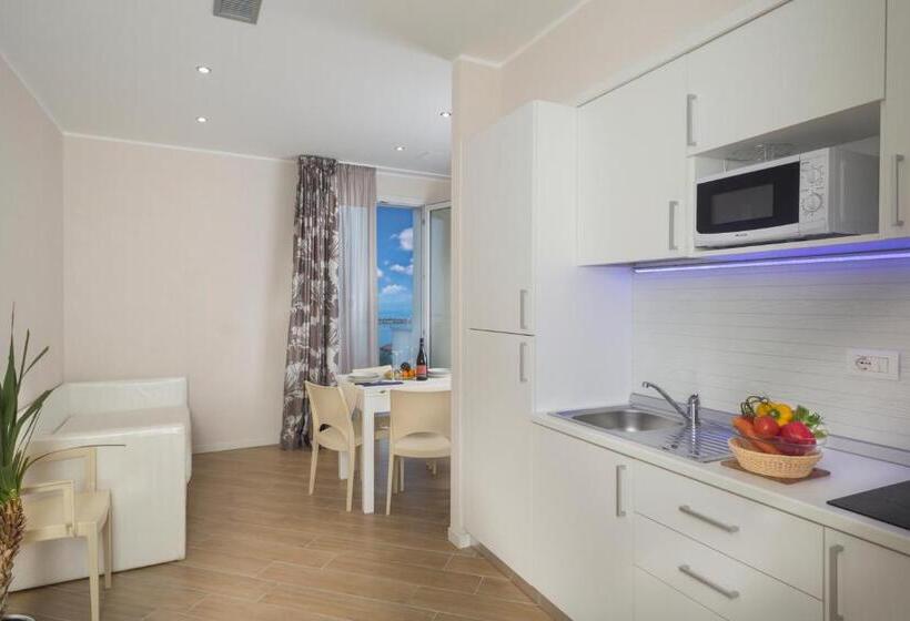 آپارتمان 1 خوابه با چشم‌انداز دریا, White Suite & Apartments