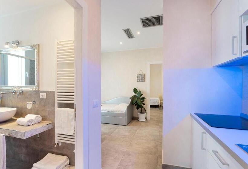 آپارتمان 2 خوابه با چشم‌انداز دریا, White Suite & Apartments