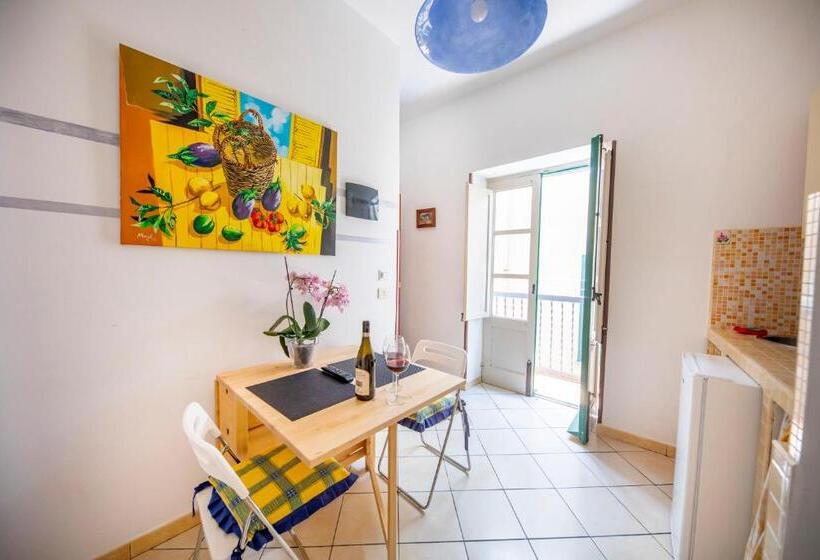 Апартаменты 1 Спальня, Blue Coral Apartment