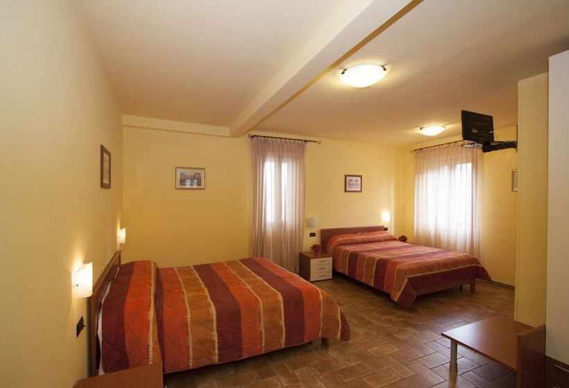 Четырехместный Номер Стандарт, Camere Santucci