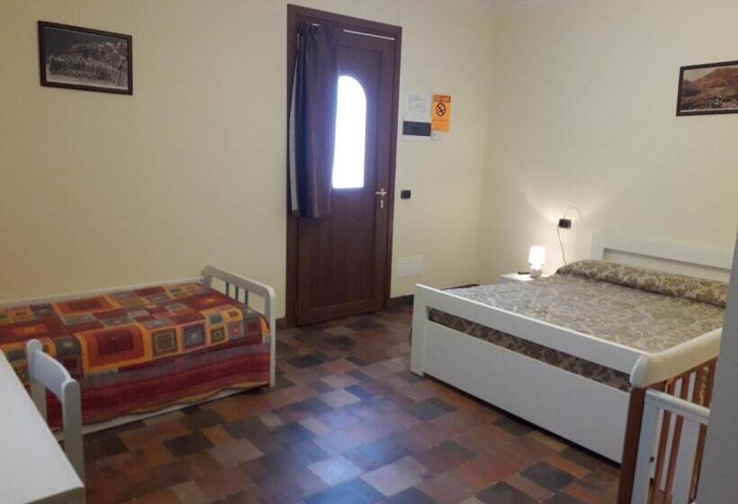 غرفة قياسية ثلاثية, Agriturismo La Miniera