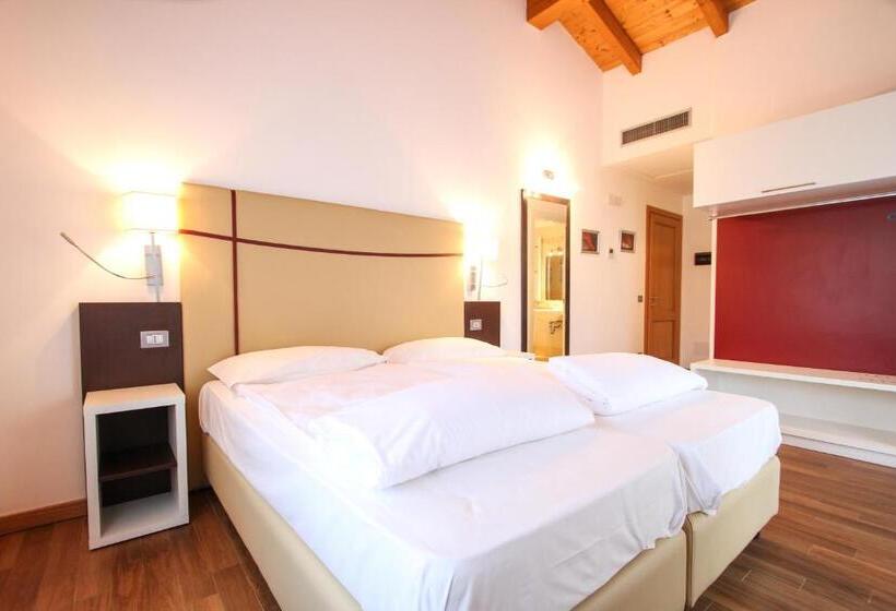 Номер Стандарт с Террасой, Thai Orchidee Restaurant&rooms