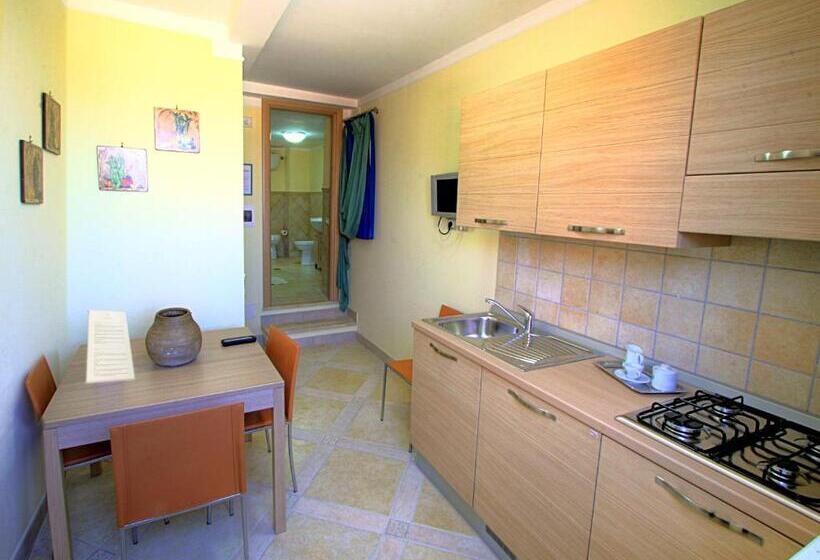 استودیوی استاندارد, Posidonia Residence