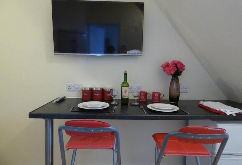 Дом 3 Спальни, Shirebrook House