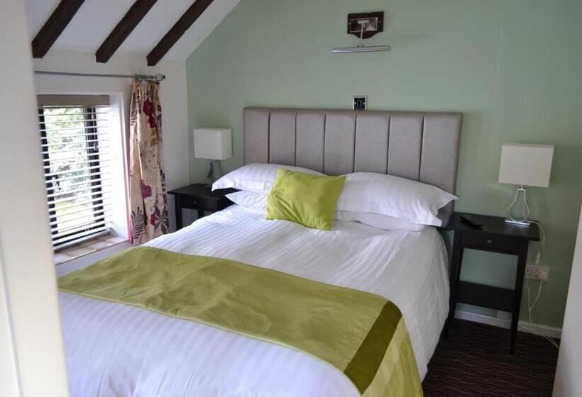 Семейный Номер, Oak Tree Inn