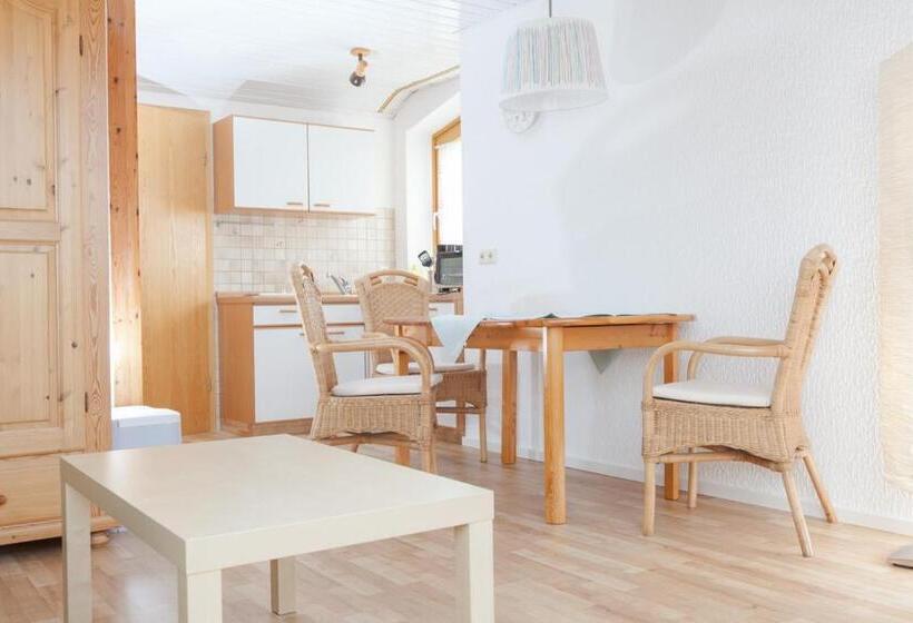 스탠다드 스튜디오, Gästehaus Schechter