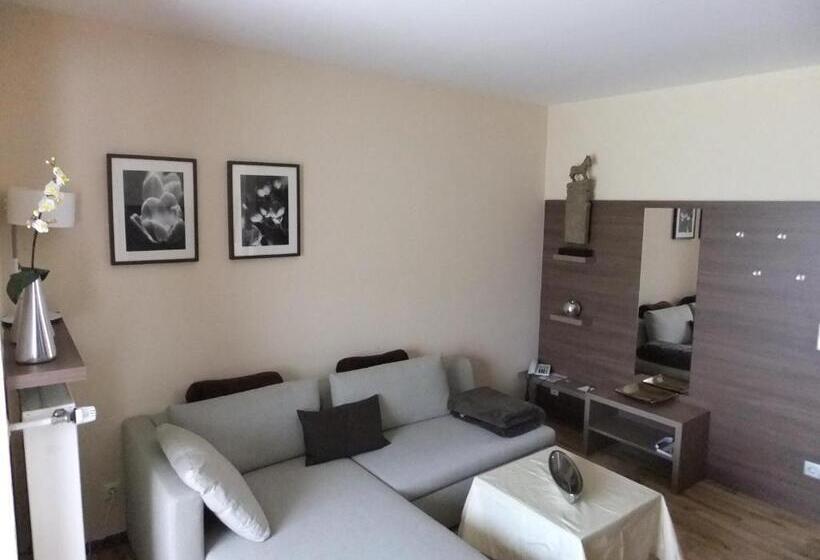 Люкс Вид на Сад, Aparthotel Christine