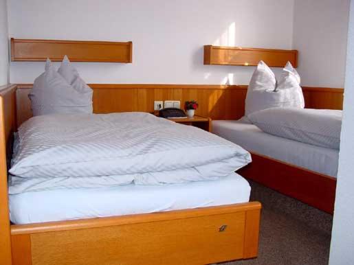 Quarto Economy, Pension Cafe Suzette