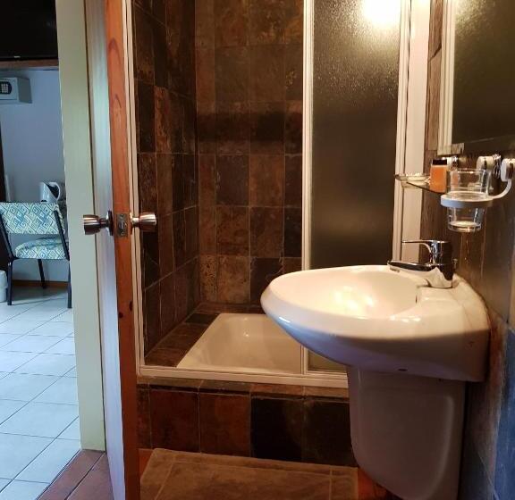 Номер Deluxe, Crocodile Lodge Cc