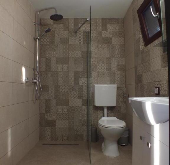 غرفة قياسية ثلاثية, Pensiunea Casa Pancu