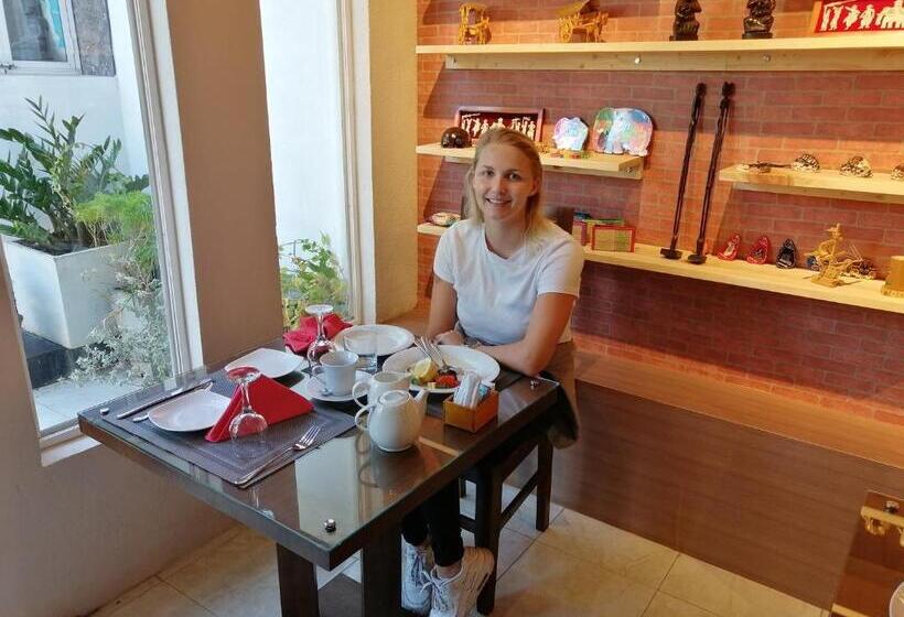 اتاق لوکس با تخت بزرگ, Diva Villa Airport Transit