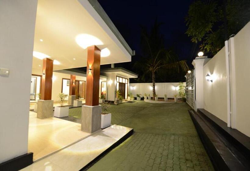 اتاق لوکس با بالکن, Diva Villa Airport Transit