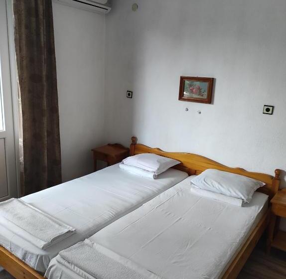Номер Стандарт с Балконом, Guest House Drazhev