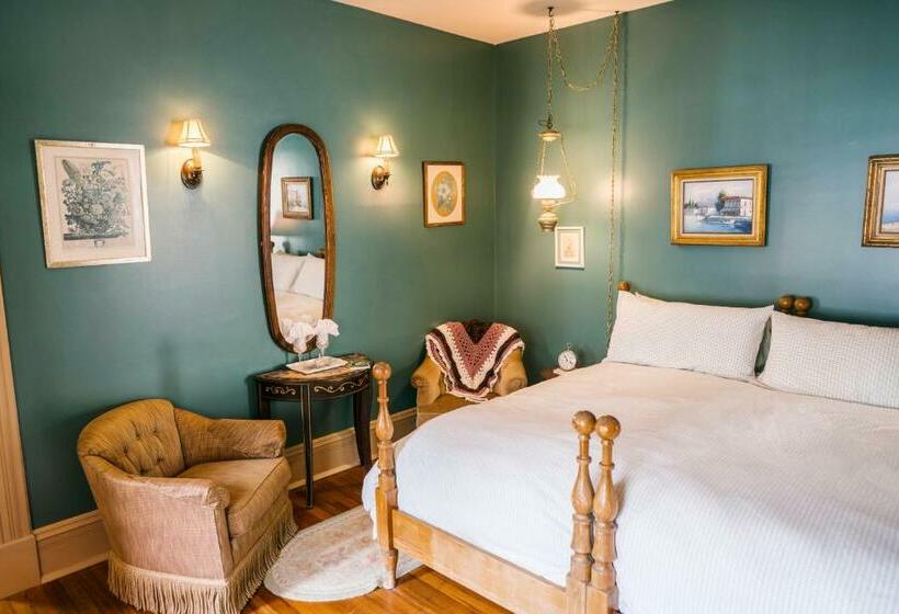 Номер Deluxe с Гидромассажем, Hummingbird Inn