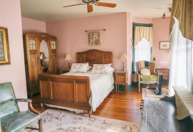 اتاق لوکس, Hummingbird Inn