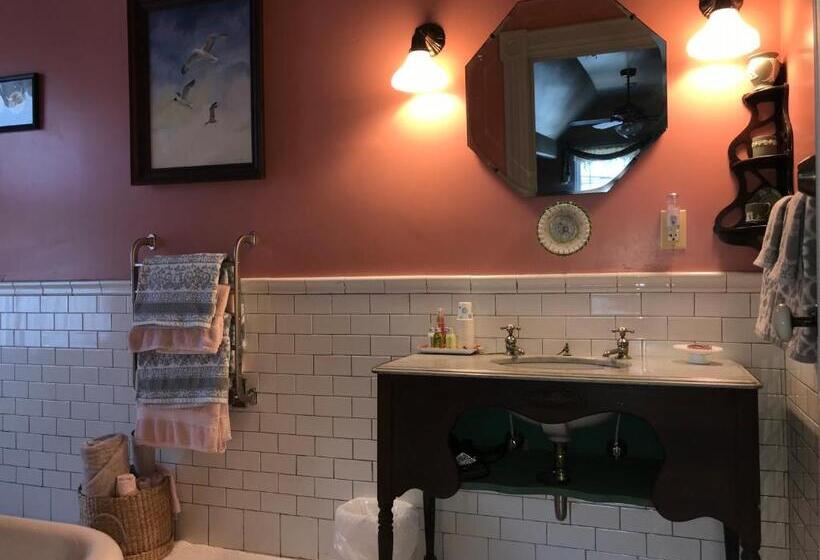 Номер Deluxe Кровать Кинг, Hummingbird Inn