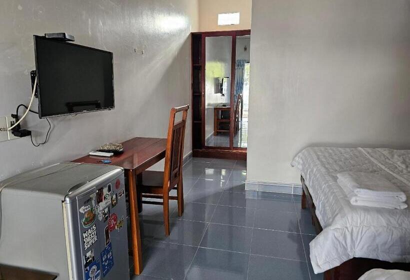 اتاق استاندارد چهارنفره با چشم‌انداز باغ, Cay Phuong Guesthouse