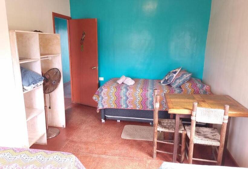 Трехместный Номер Стандарт Вид на Сад, Hostal Vieroto