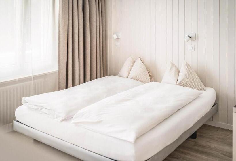 اتاق استاندارد با سرویس بهداشتی مشترک, Wanderlust Guesthouse